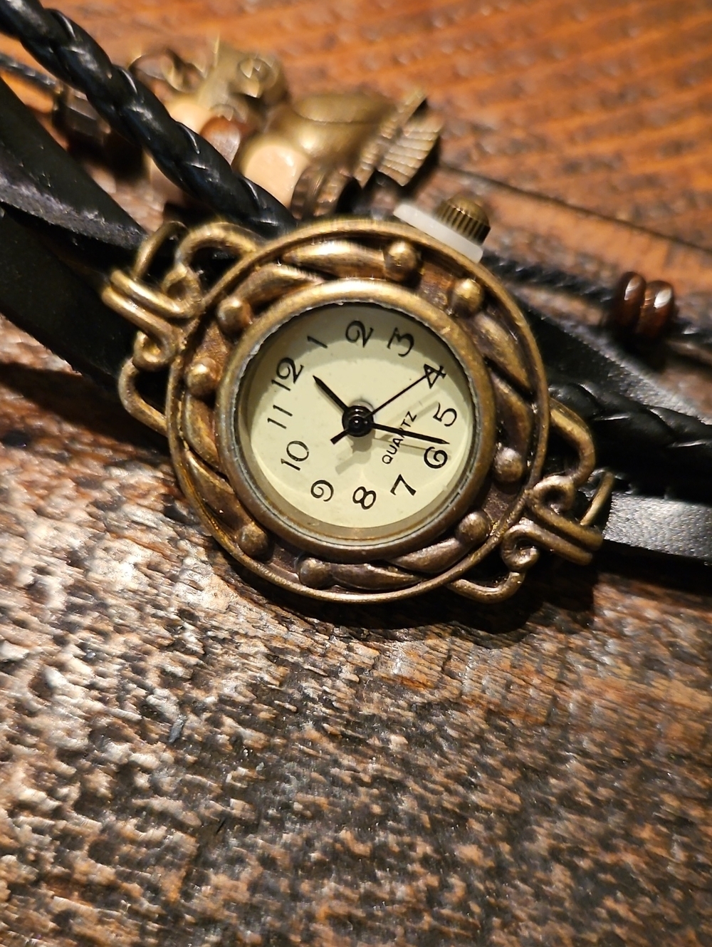 Vintage-Style Bronze Leather Wrap Watch Bracelet - Black